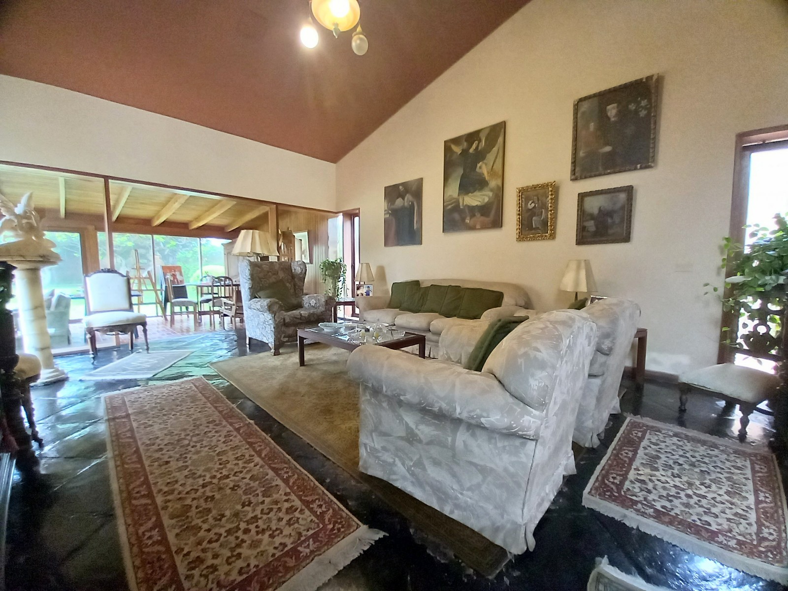 LA ENCANTADA DE VILLA POTENCIAL CASA DE UNA PLANTA AMPLIO JARDÍN