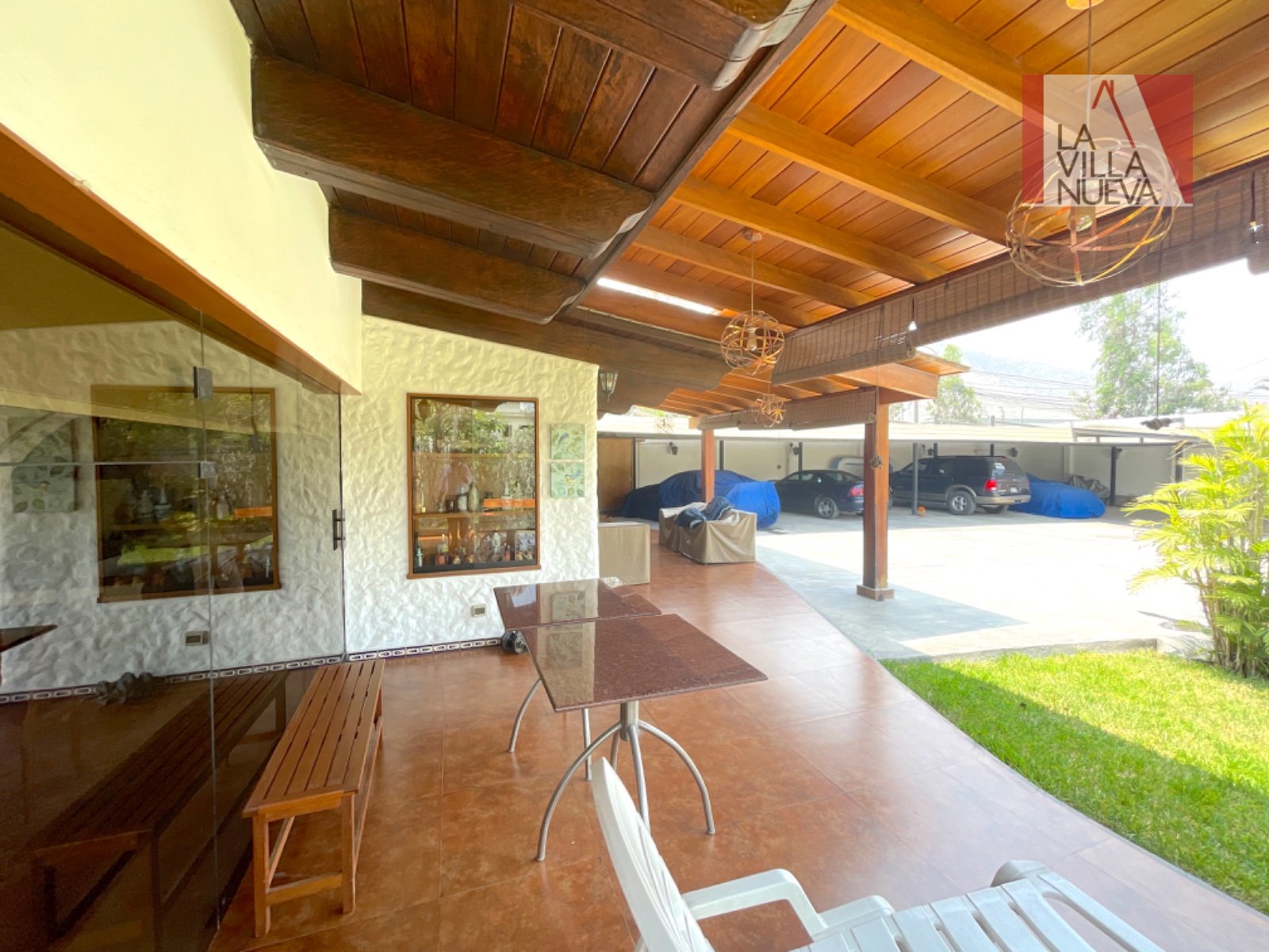 CERCA A LAS LAGUNAS, CASA DE 2 PLANTAS, TERRAZA Y 6 DORMITORIOS