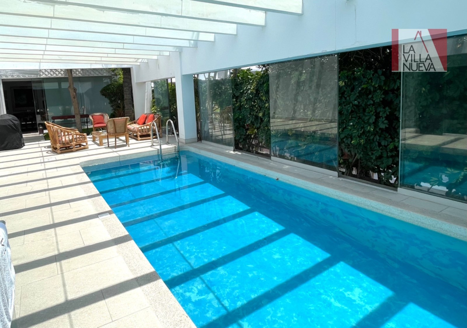 Penthouse con terraza y jardín frente a parque en San Isidro