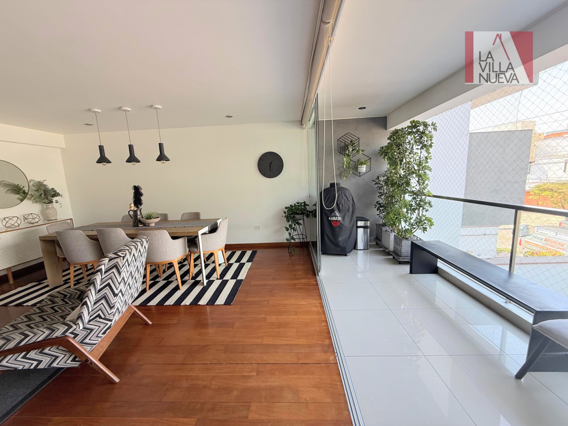 DEPARTAMENTO EN CHACARILLA, CON TERRAZA CERCA A PARQUES