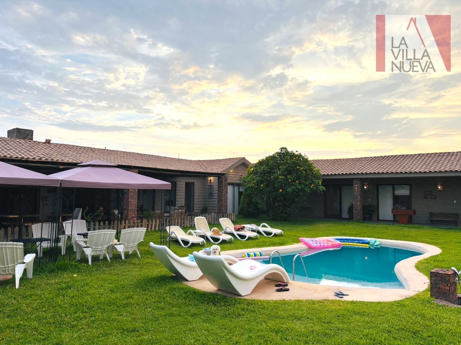 QUILMANA, VENTA CASA DE CAMPO EN CONDOMINIO, CON 2 BUNGALOWS Y PISCINA