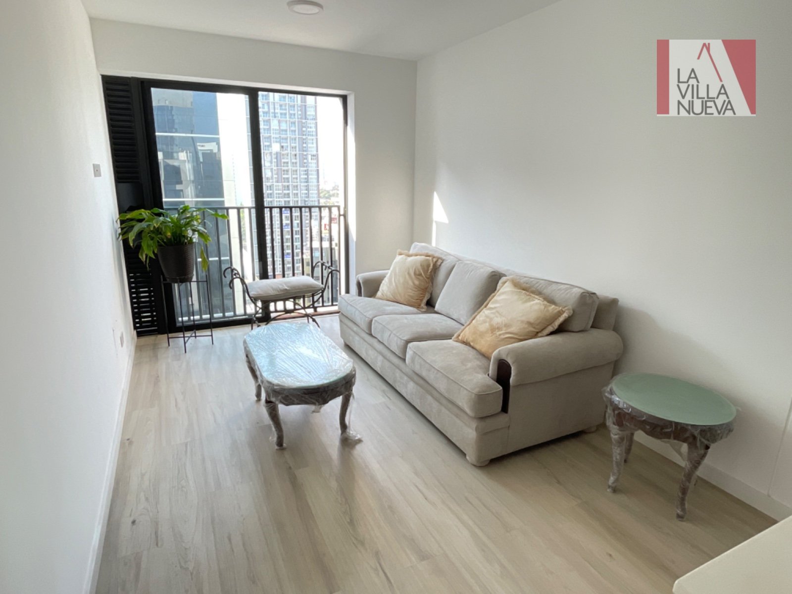Venta Departamento Estreno, Con Balcon, Cerca al Centro Empresarial  en San Isidro